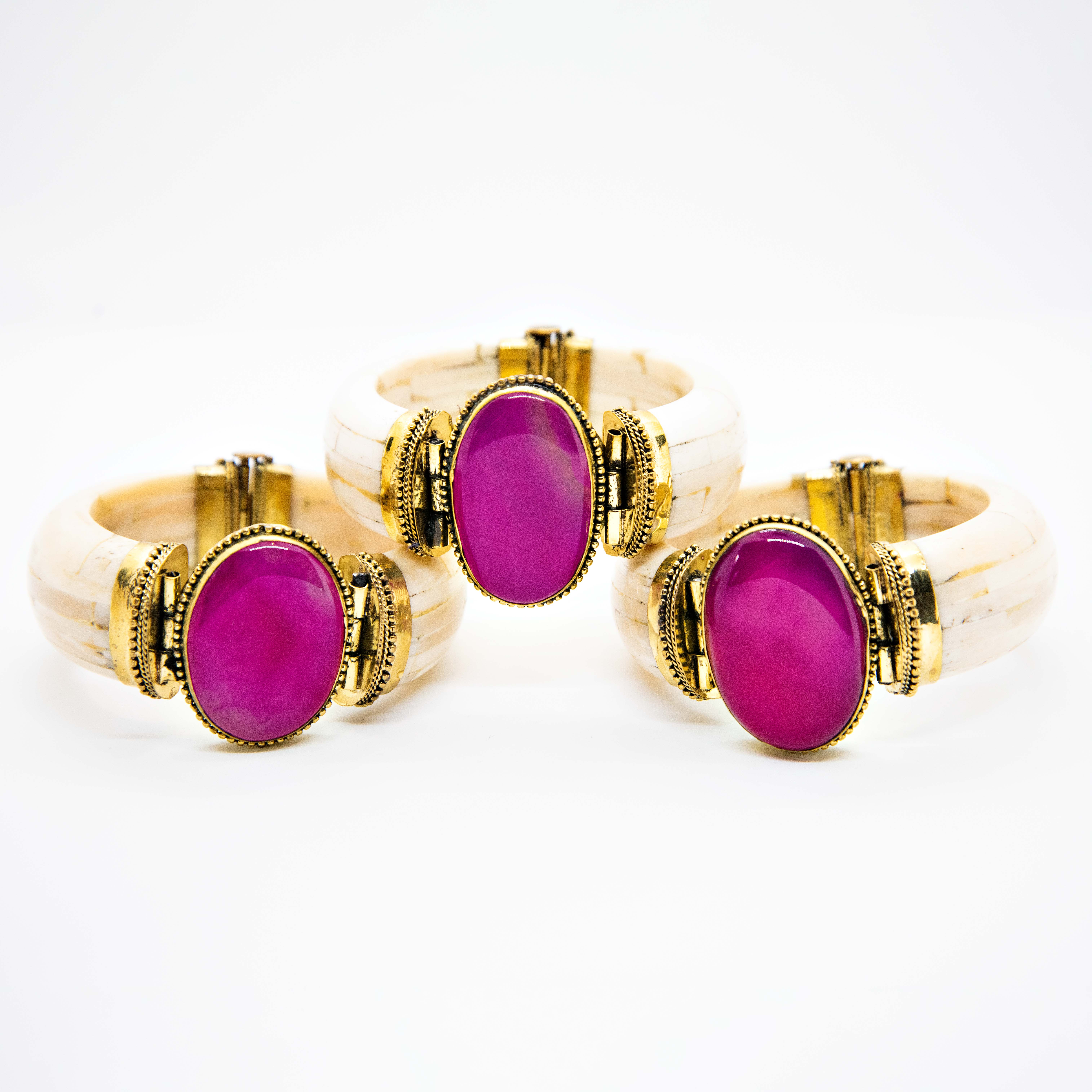 Bracelete Turco Osso com Pedra Oval Rosa